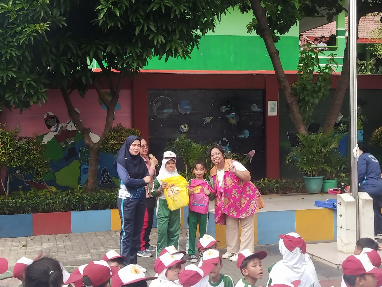 Wisata LiterAsyik Ke SDN Cibubur 04